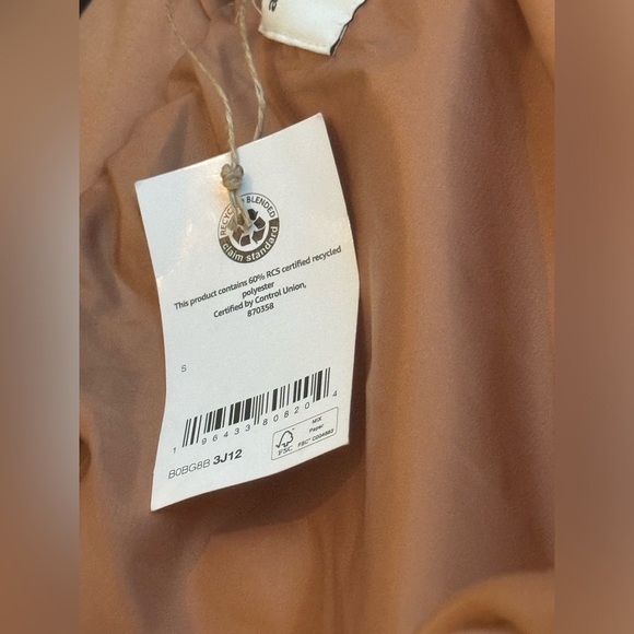 NWT Amazon Essentials Women's Cropped Puffer Jacket in Light Brown, Small - Picture 9 of 11